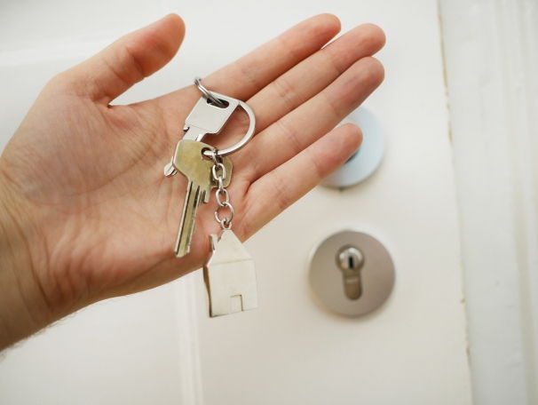 https://LindsayB.StopRentingStartOwning.org